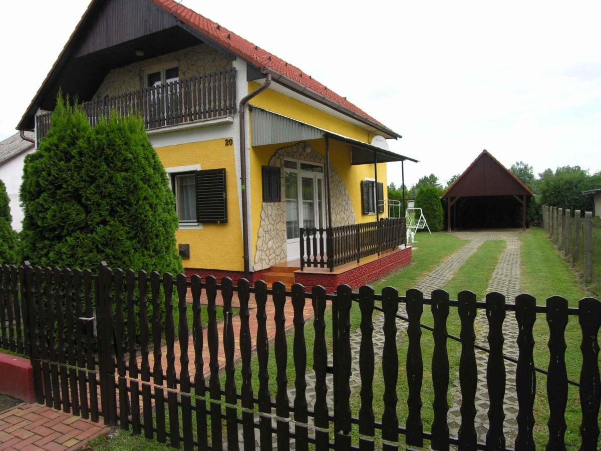 Holiday Home In Balatonmariafuerdo 19426 Luaran gambar